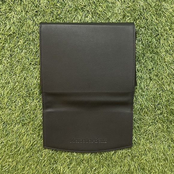 2018 Mercedes-Benz GLC Owners Manual (GLC43 GLC63 AMG, GLC300, GLC350e 4MATIC) - Picture 11 of 12